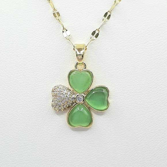 Green 4 leaf Clover Shamrock Gold Plated Stainless Steel Necklace New - Picture 1 of 4